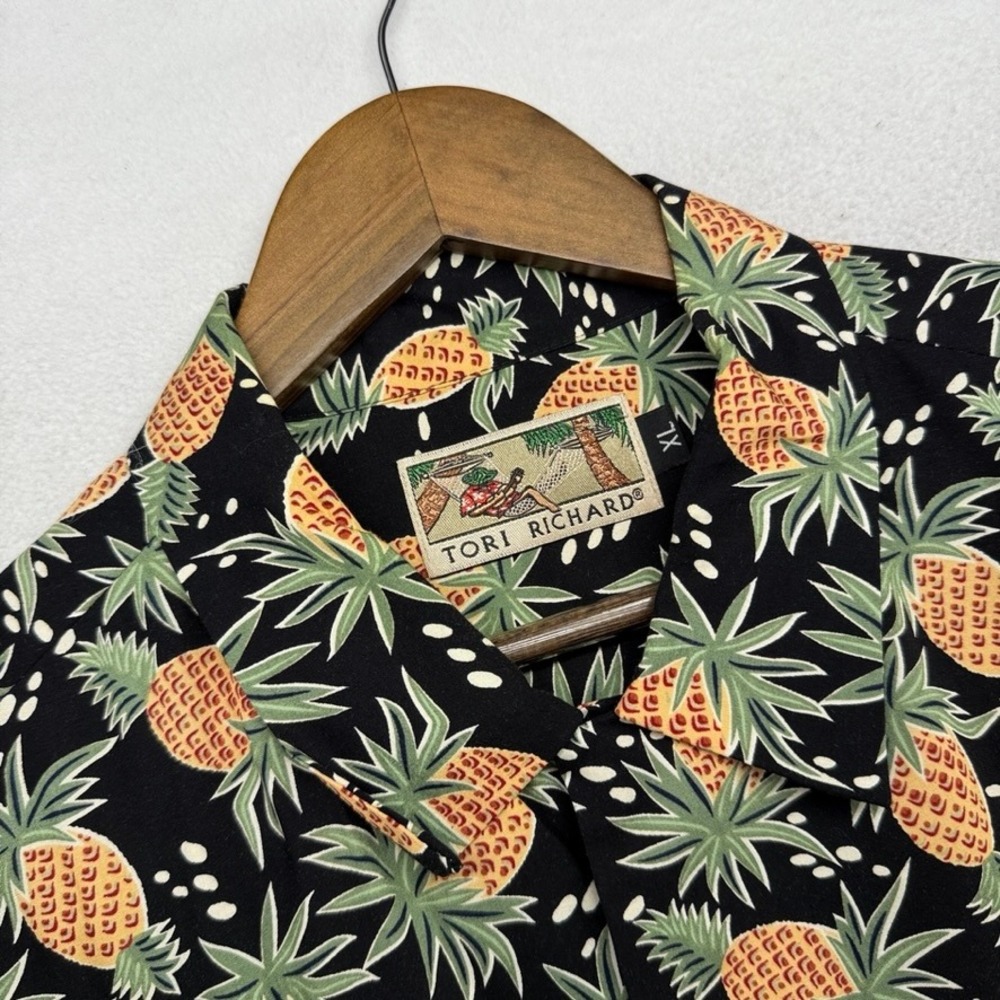 Vintage Tori Richard Hawaiian Shirt Mens XL Black Pineapple Camp Aloha Rayon